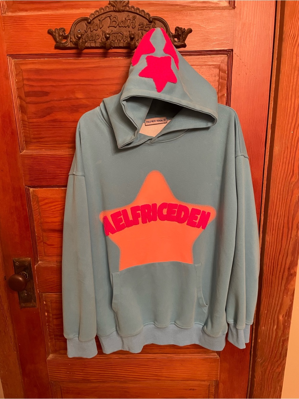 AELFRIC EDEN VINTAGE EMBROIDERY STAR HOODIE
Oversized hoodie
size Medium